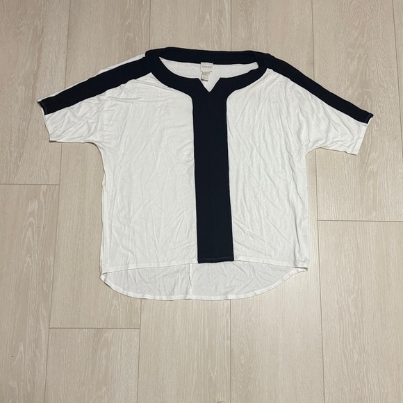 Chico's Tops - 3/$10 Chico's Monochrome V-Neck Long Sleeve Top